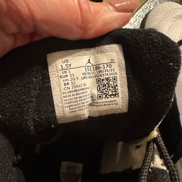 Air Jordan Retro 12 Taxi - Picture 6 of 6